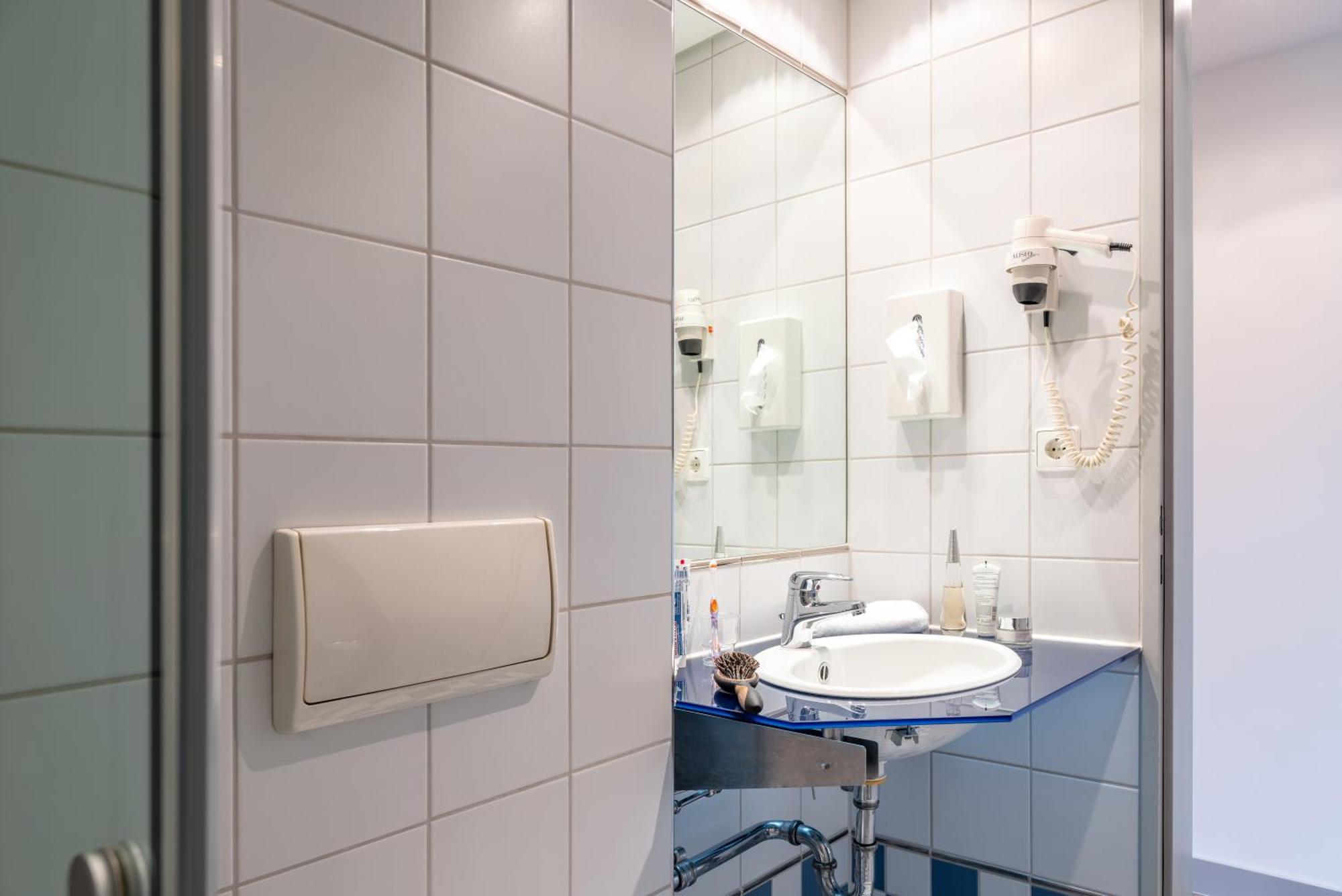 Hotel Leipheim Sued מראה חיצוני תמונה