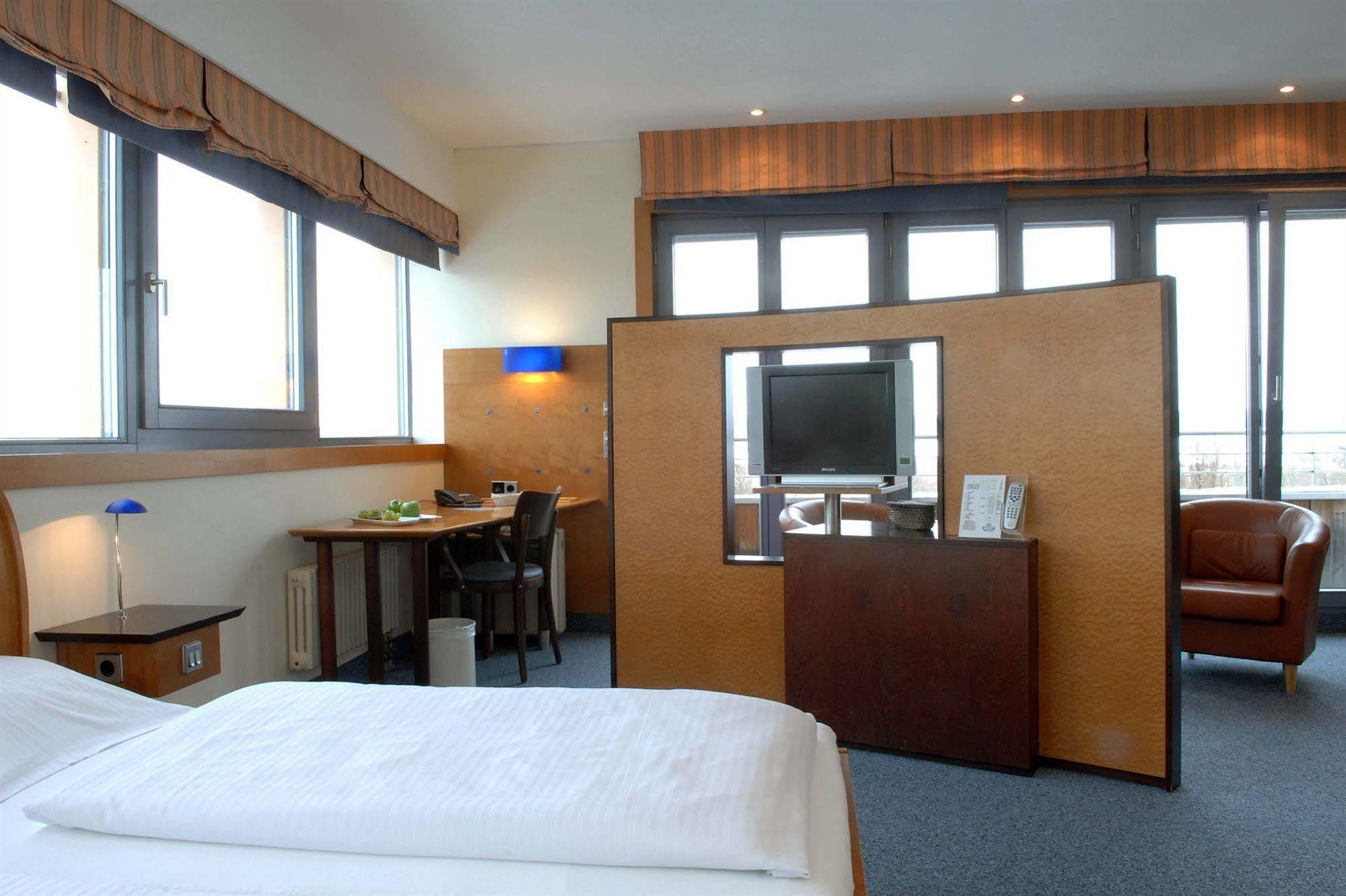 Hotel Leipheim Sued מראה חיצוני תמונה